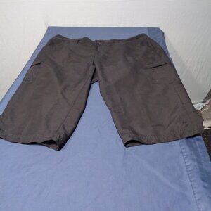 Columbia black sport Omi-shade capris in size 14.